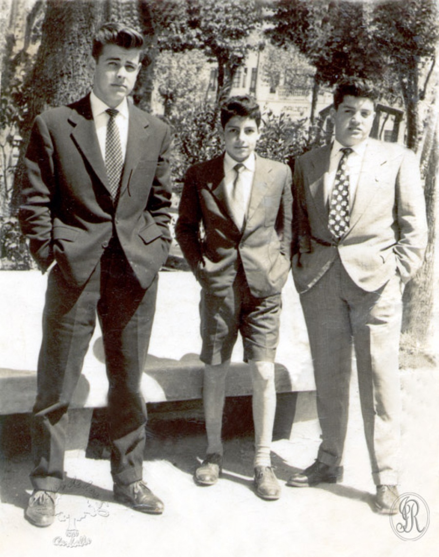 1957 - Posando en los jardines